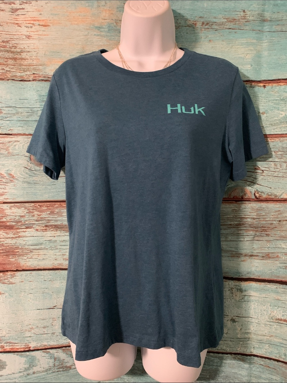 Huk | Sz S women’s short sleeve t-shirt - like new
